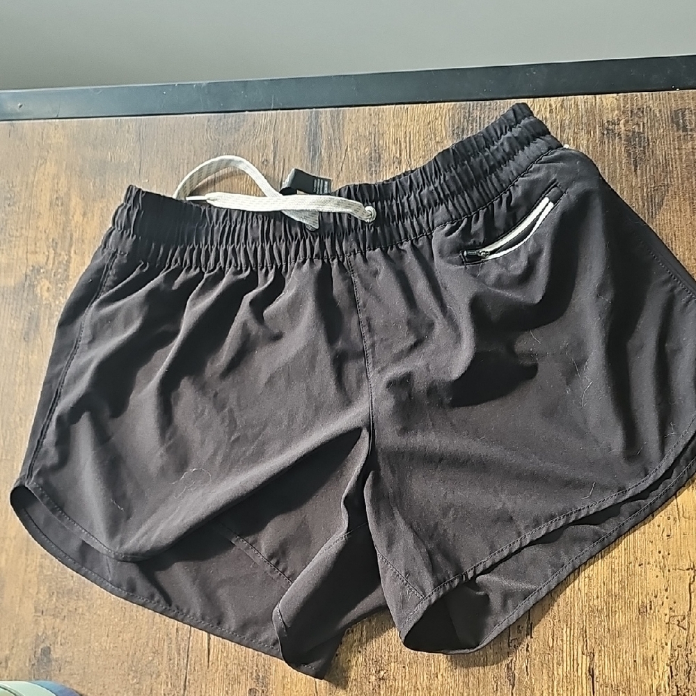 Vuori Women's Black Athletic Shorts 4in